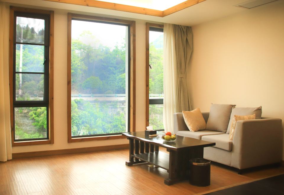 Baduli HomestayMountain And River Deluxe Double Bed Room