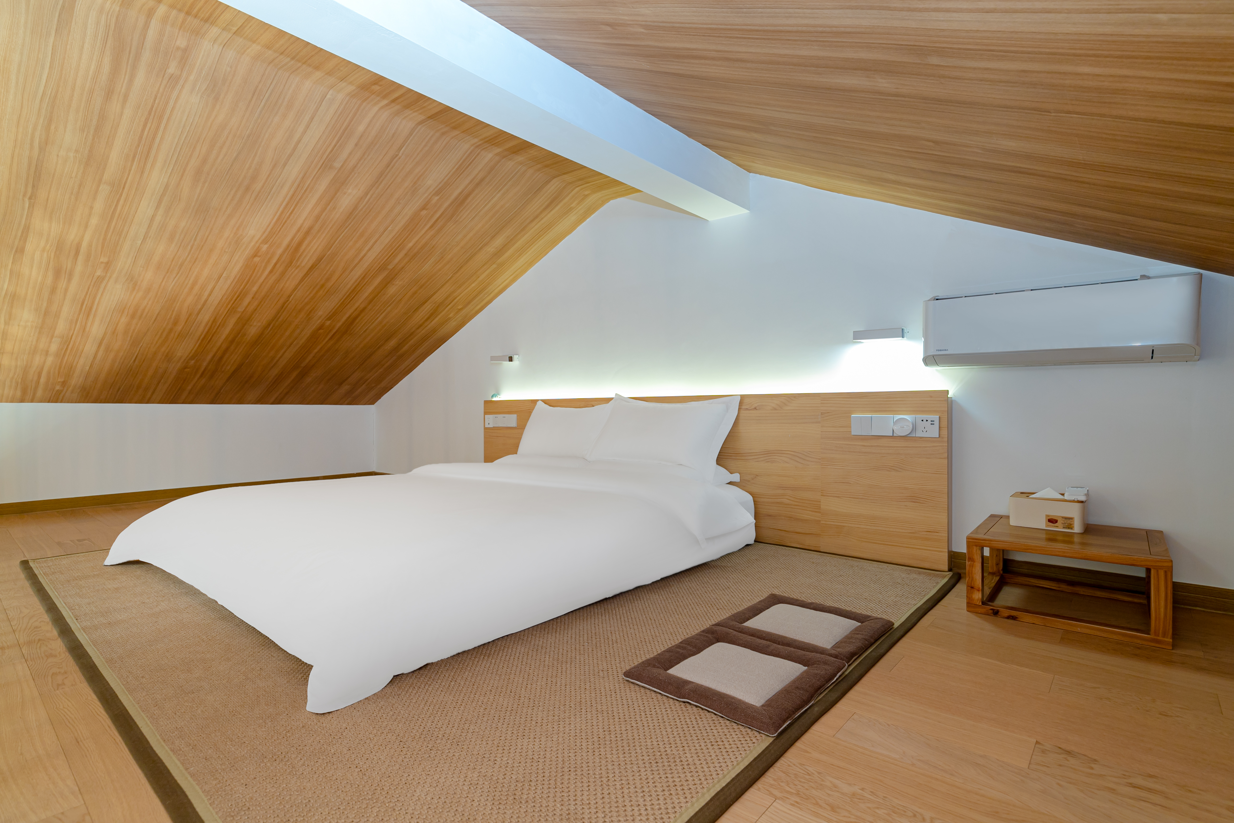 私湯Loft大床房 |室內泡池+配套客廳+冰箱