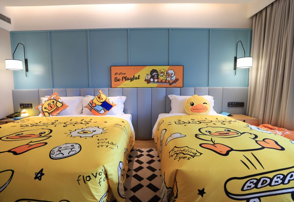 小黃鴨親子房（智能客控+MINI吧+天然乳膠枕）