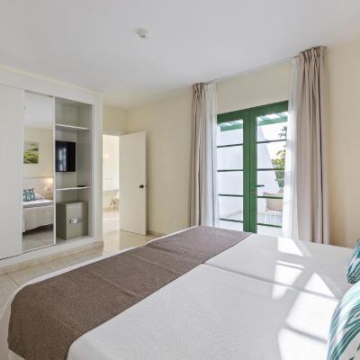 Suite Junior (2adults+2children) THB Royal Promo Code
