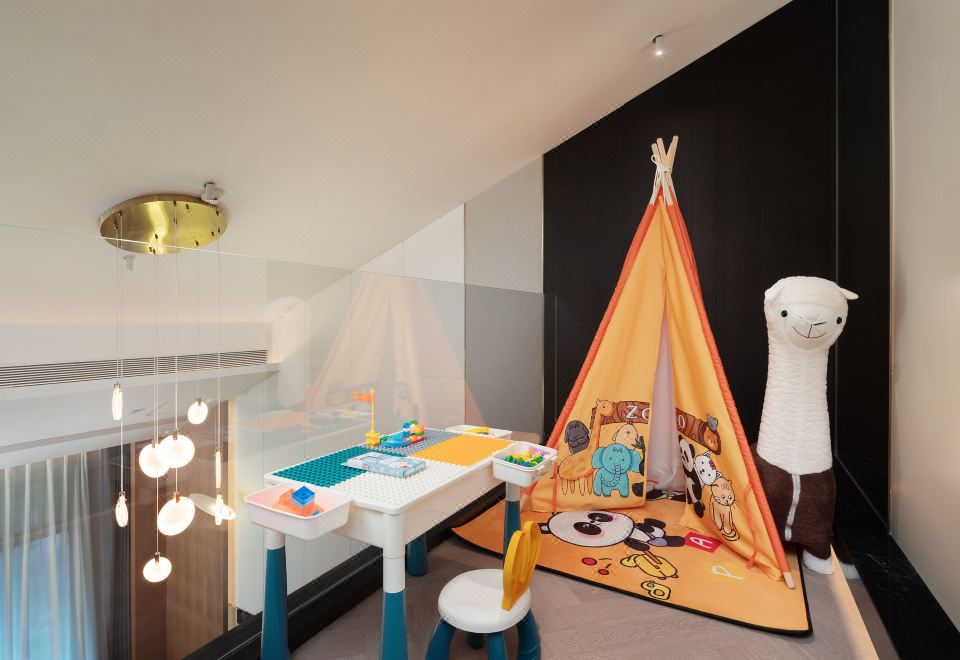 Loft Children's Fun Family Room
