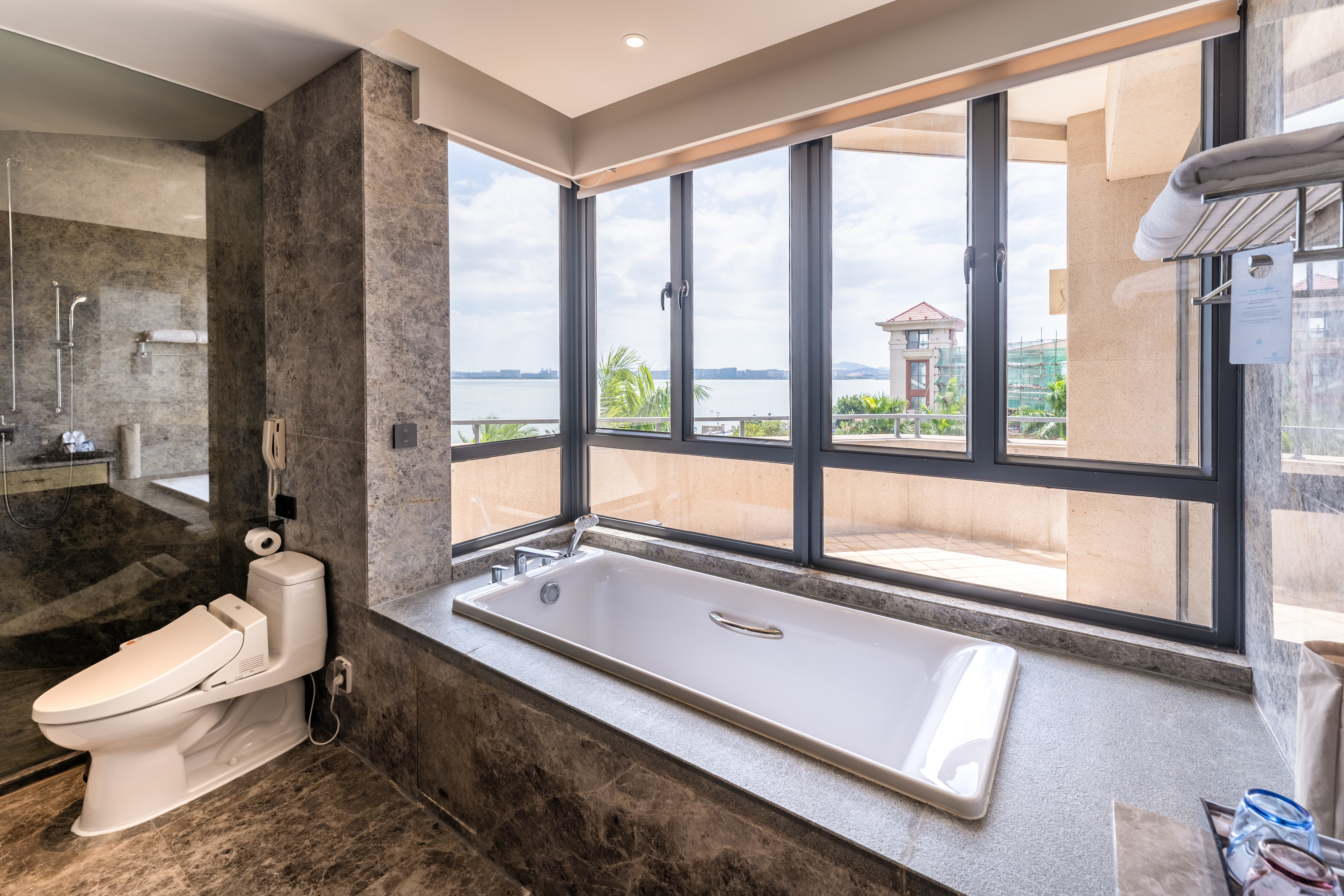 集韵?海上日出露台套房