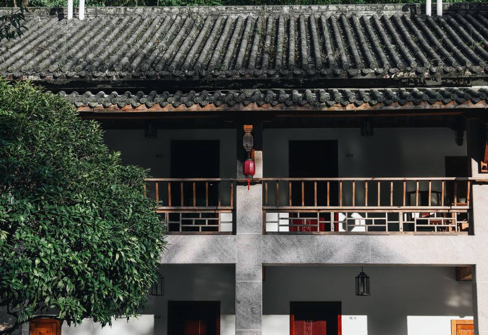 2-bed Room With Courtyard View
