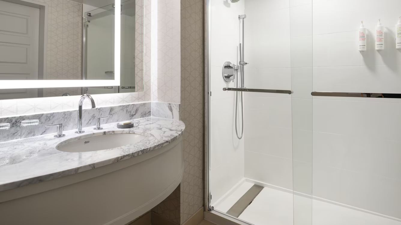 客房, 1 张特大床, 城市景观, 可使用 M 俱乐部酒廊