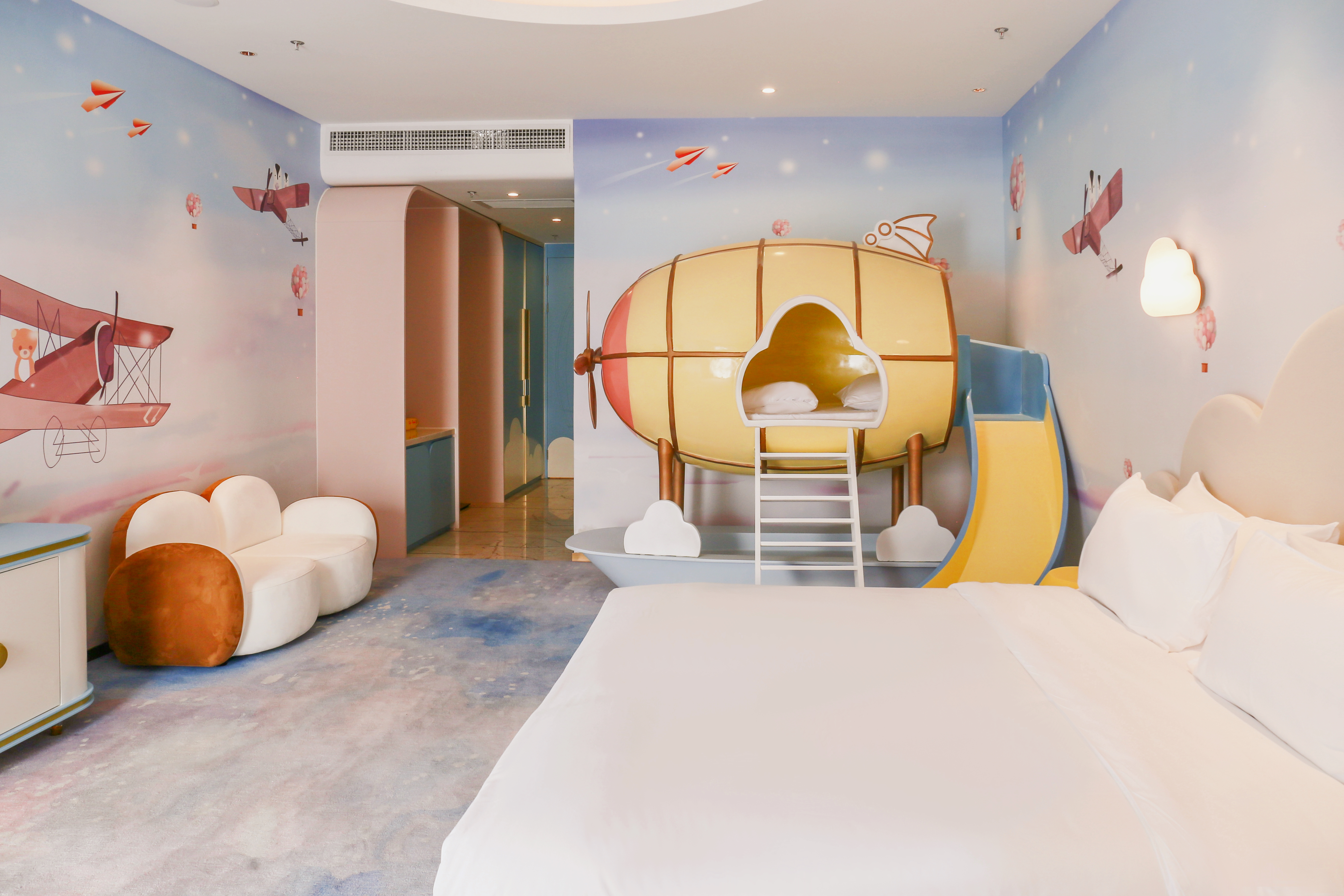 云端奇遇?胶囊床亲子房