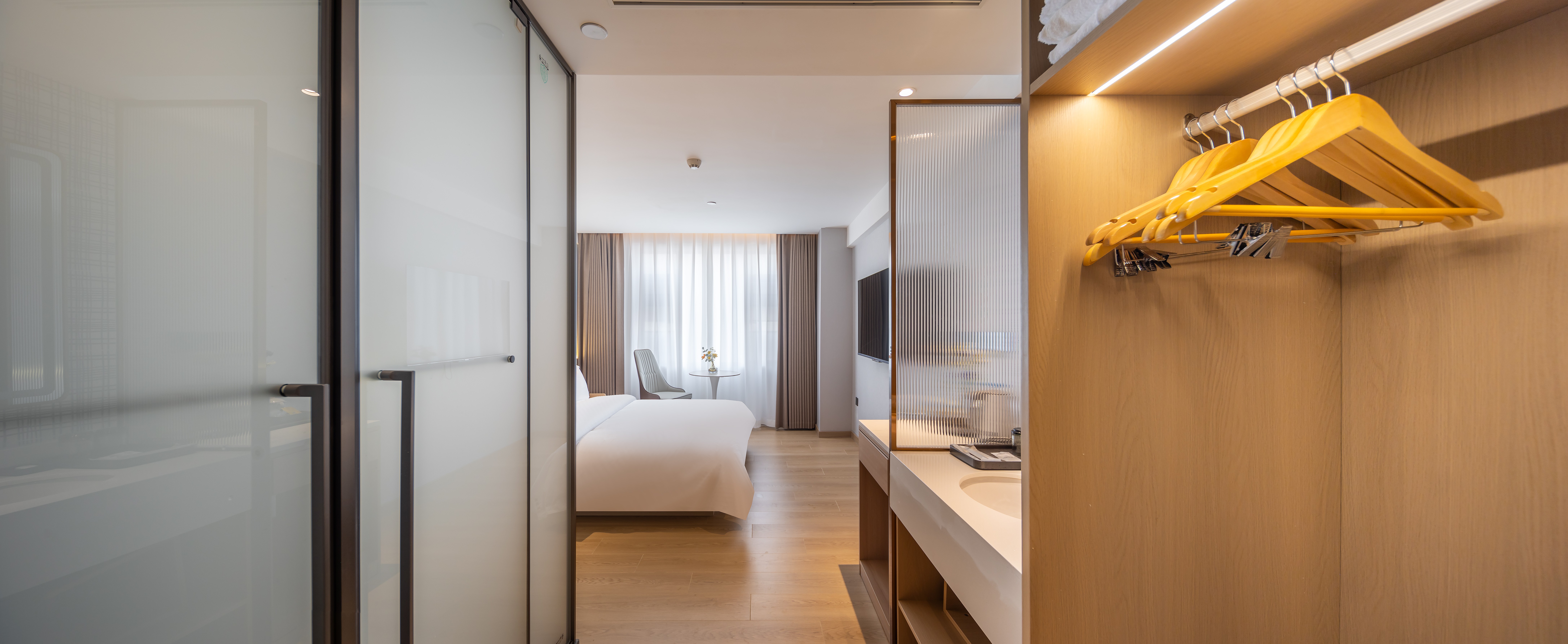 星都豪华大床房-智能投屏+小度智控+品质床垫+防蚊纱窗