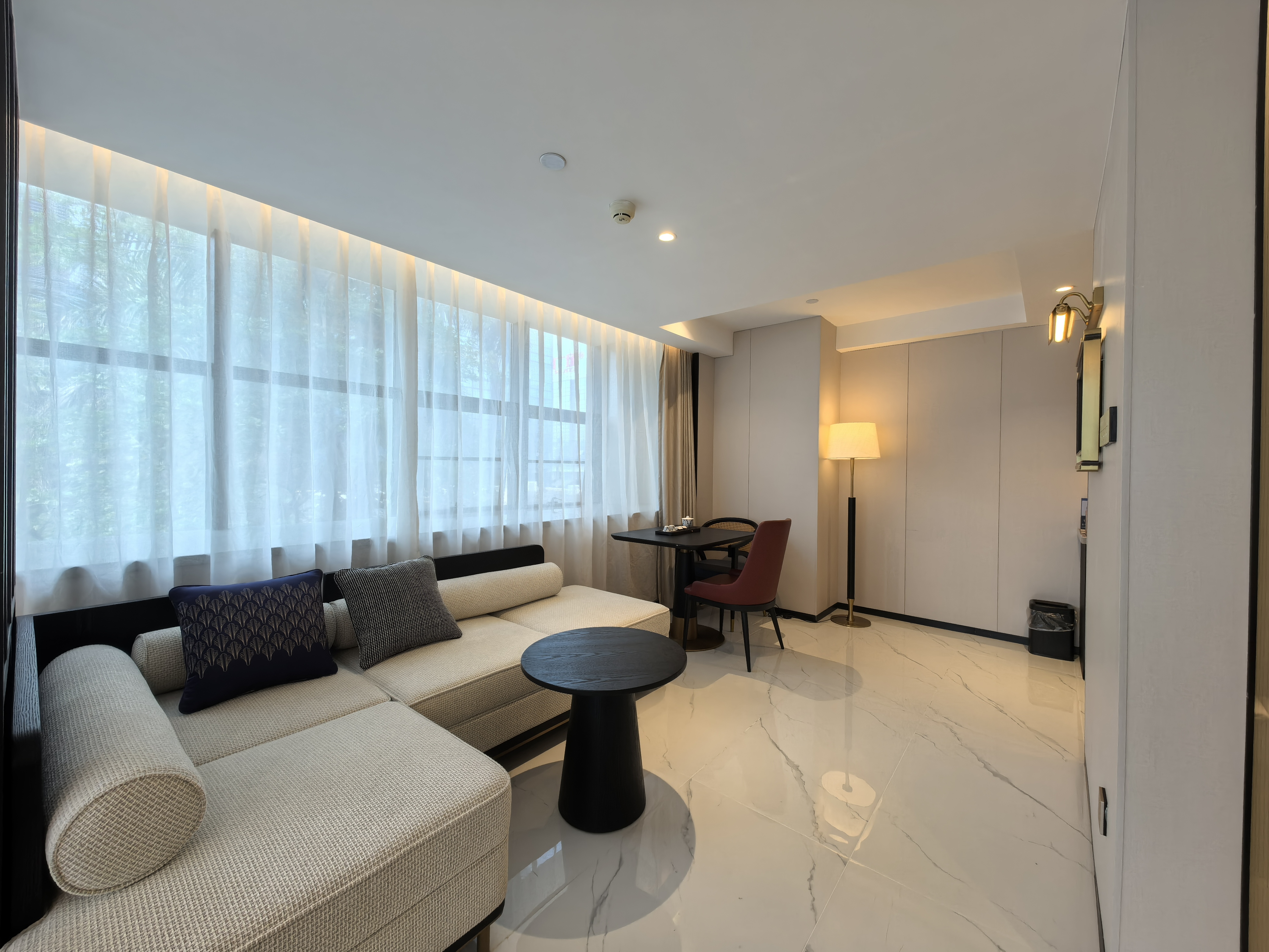 行政尊享套房（功夫茶具-乳膠枕頭-智能客控）