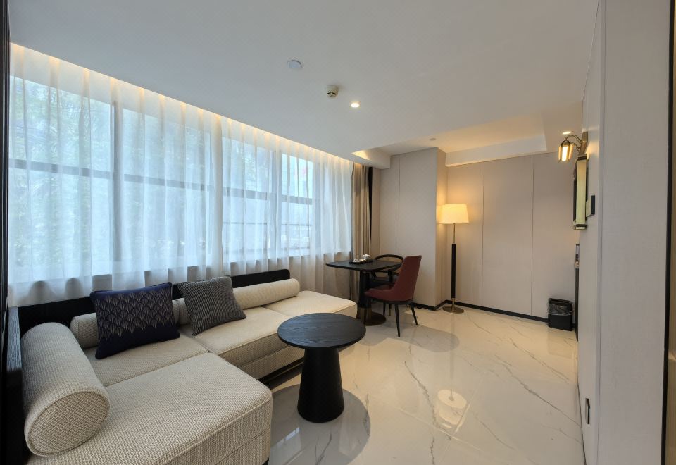 行政尊享套房（功夫茶具-乳膠枕頭-智能客控）