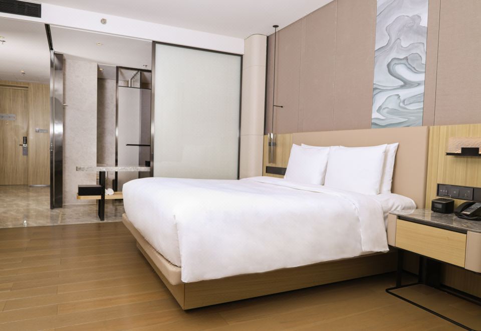 Courtyard by Marriott Shenzhen NorthwestGuestroom King Bed - No Windows