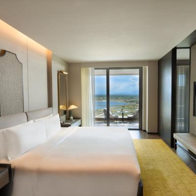 Superior King Suite Hoiana Hotel and Suites Promo Code