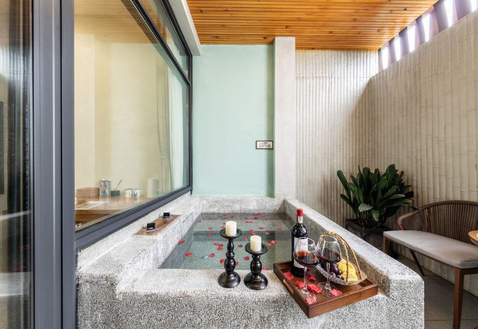 禧山Zephyr Springs｜花园私汤影院度假美宿（青城山高铁站店）Queen Room