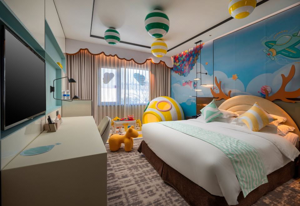 糖果飞屋主题大床房（鱼嘴小屋丨玩具桌丨浴缸）