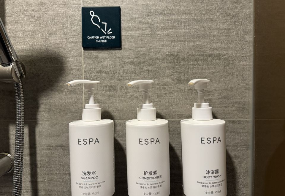 高级大床房（智能电视+手机投屏+小冰箱）