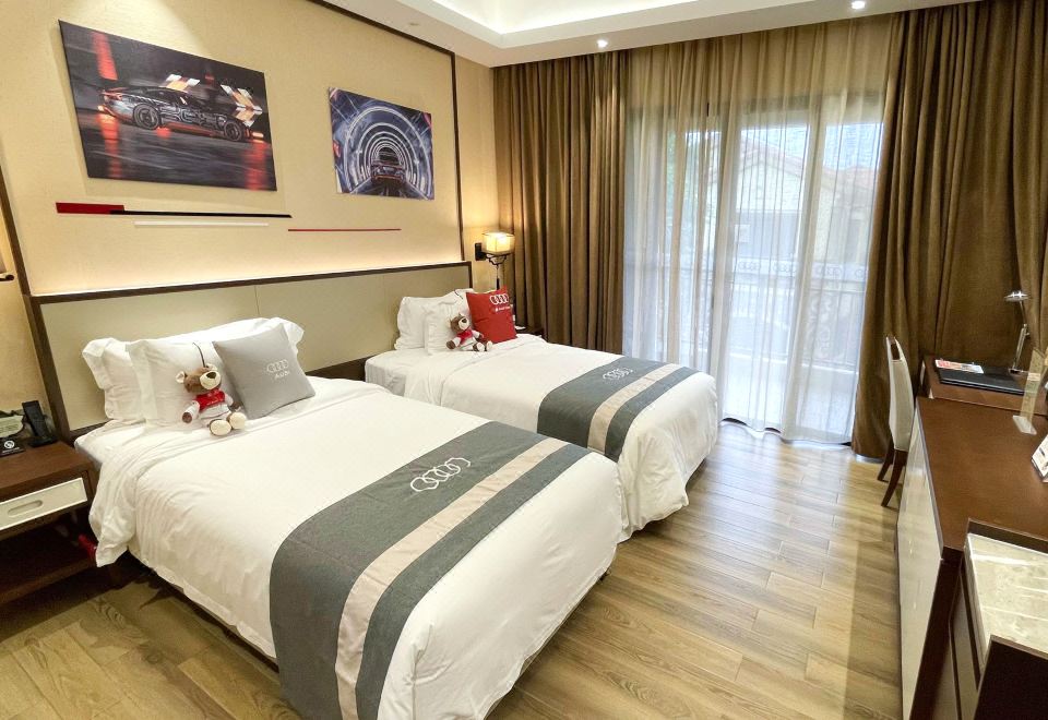 Yuetianxia Hot Spring HotelAudi Themed Waterside Hot Spring Twin Suite - Garden Tub