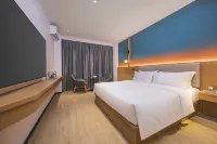Xinlong Intelligent Hotel (Longyan Wanbao Plaza East Station)