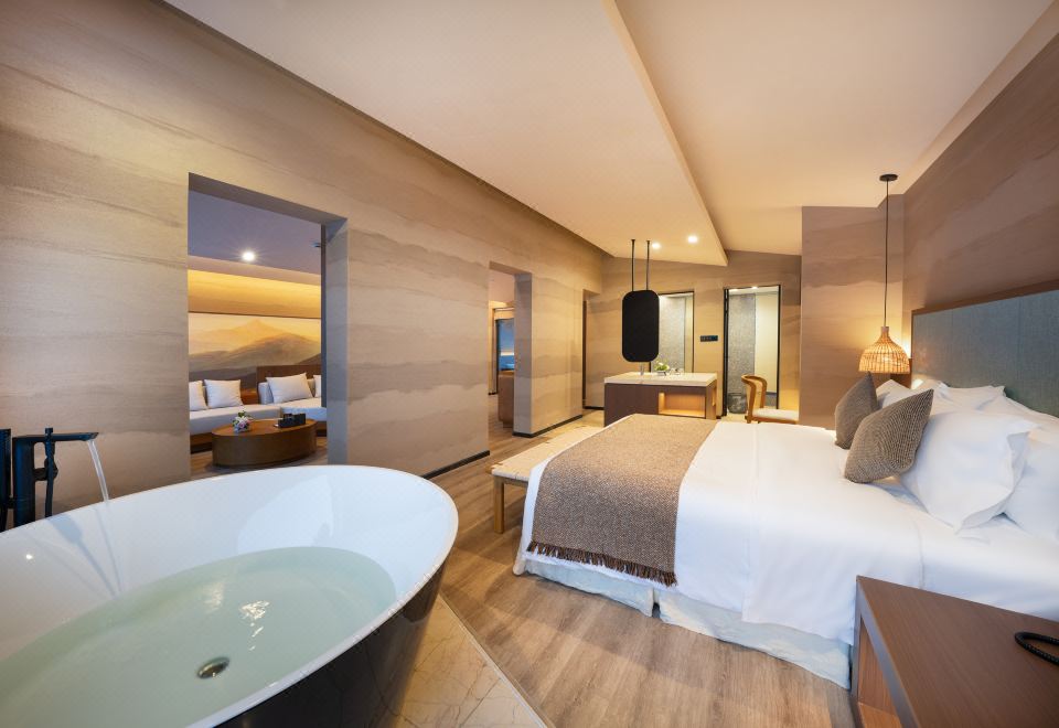 至尊庭院湖景套房