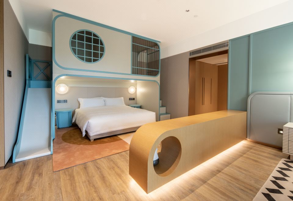 親子套房（智能客控+MINI吧+天然乳膠枕）