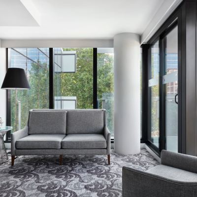 城景轉角一卧室特大床套房（帶陽台） 墨爾本喜來登酒店優惠