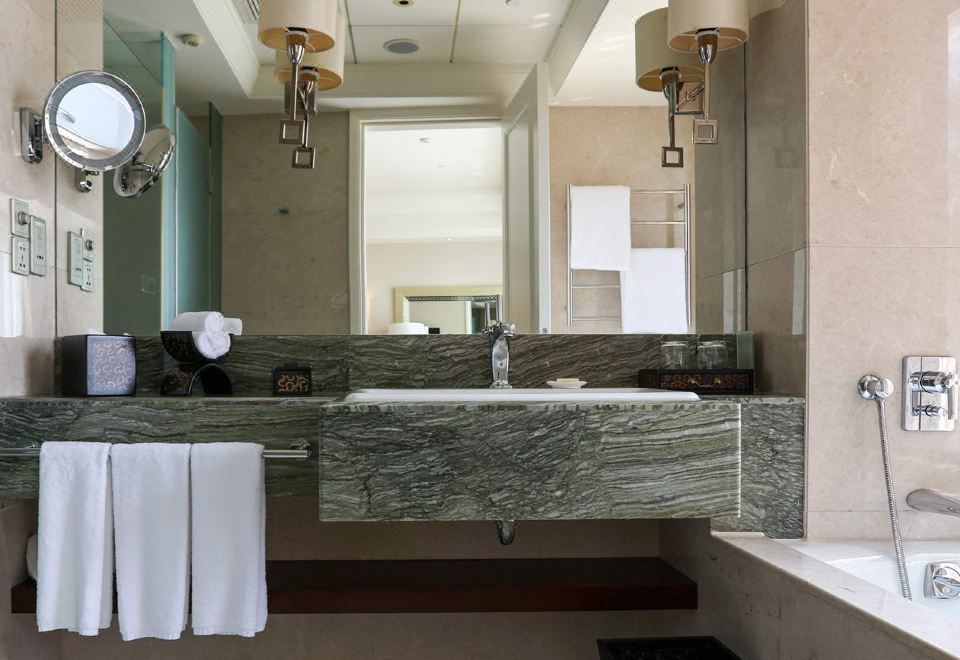 Fairmont Yangcheng Lake KunshanFairmont Garden View Room