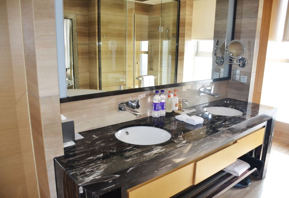 皇冠豪華行政大床房（圓浴缸）