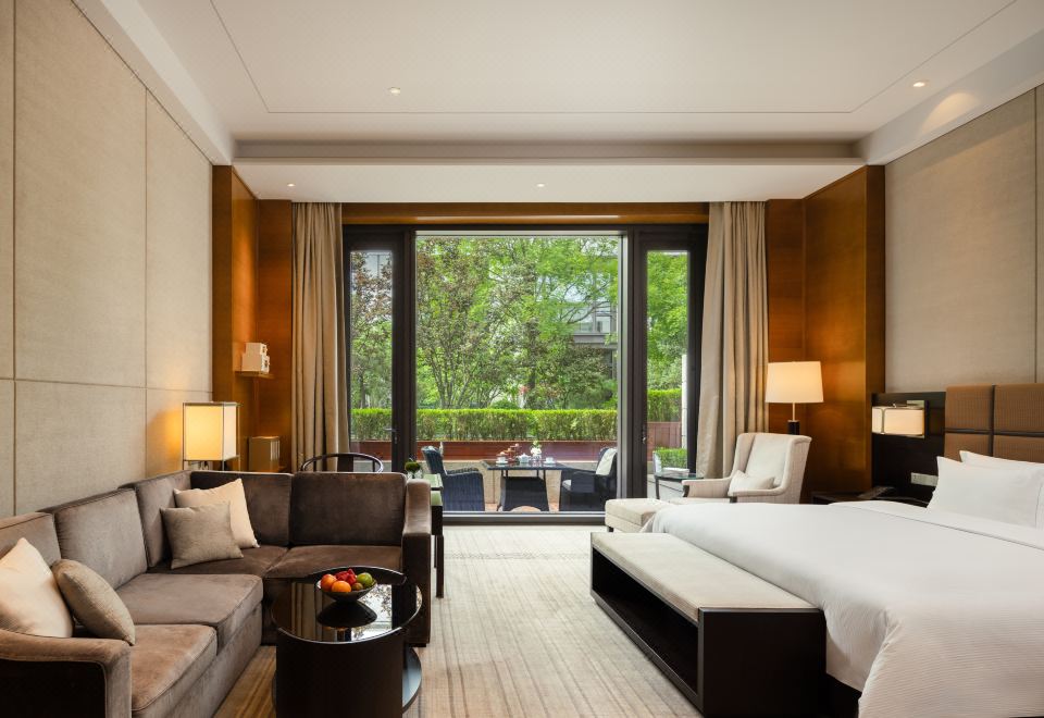 庭院豪华大床房