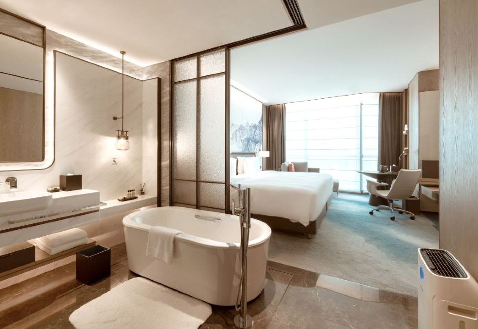 Qingdao Haitian HotelGuestroom - Partial Sea-View (King Bed)