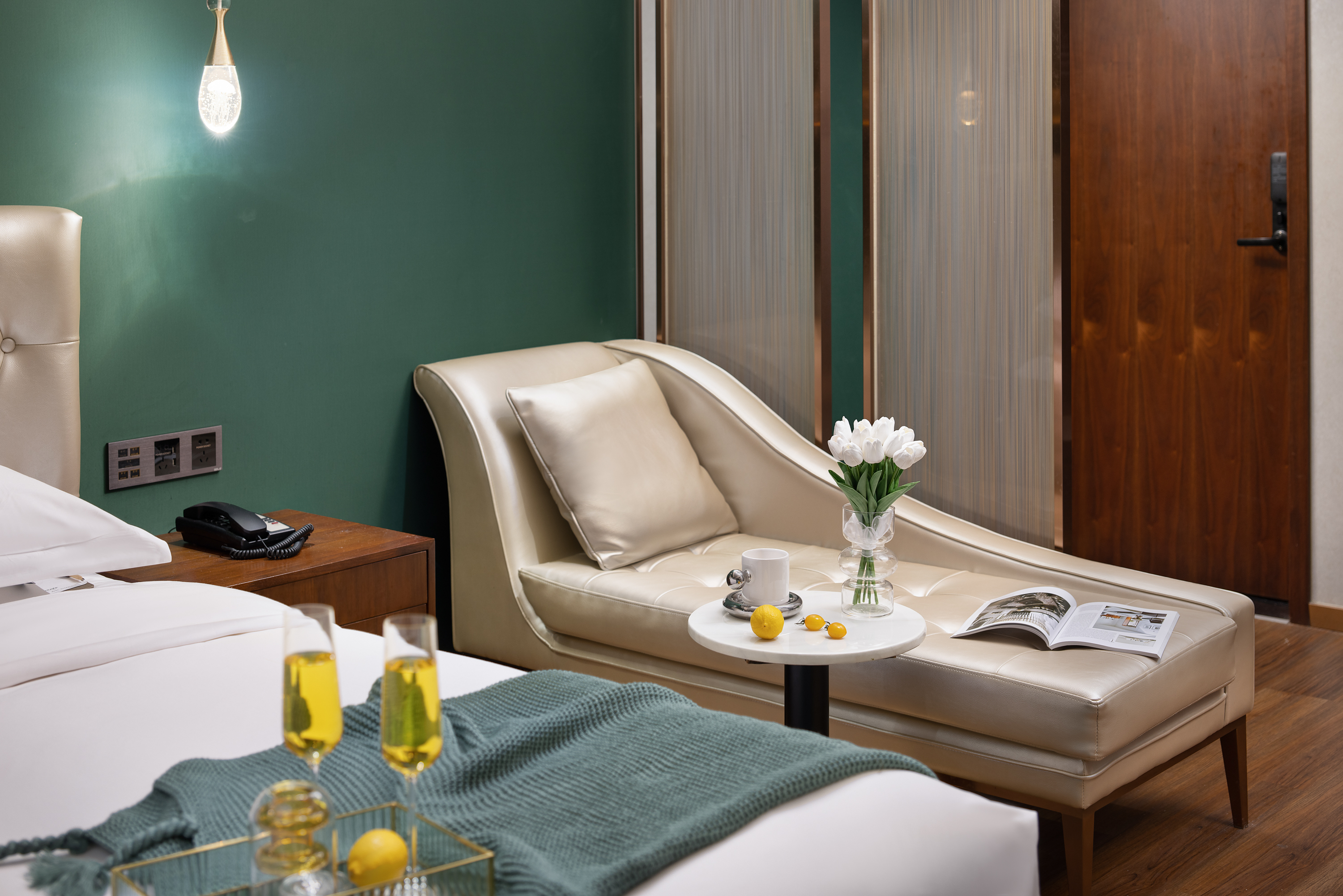 致雅大床房（超大衞浴化粧间+零压记忆床垫+智能客控）