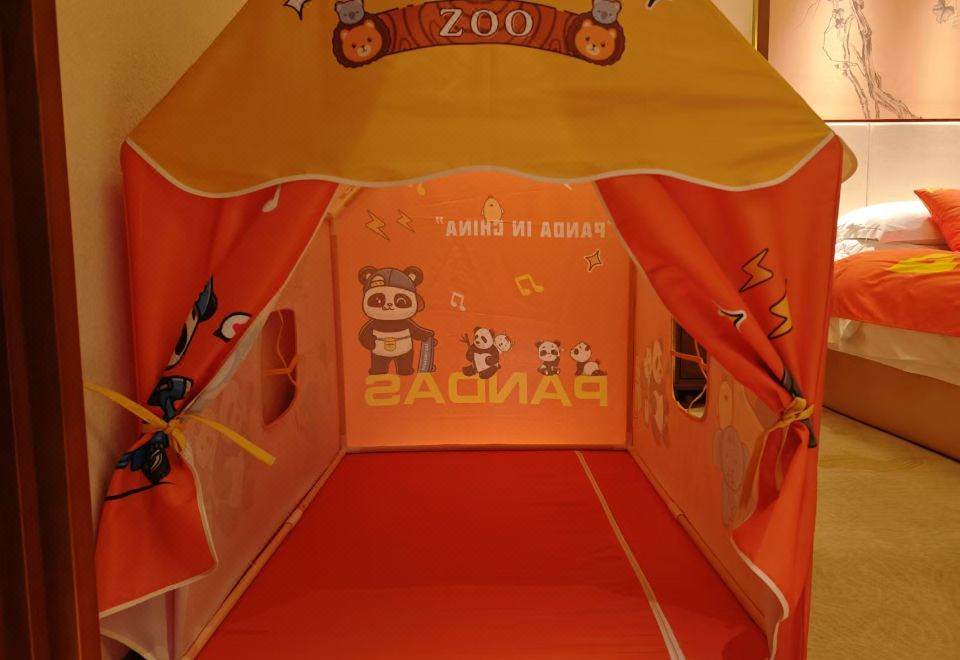 Arcadia Hotel PuyangLongshan Garden Family Room (Little Prince Panda)