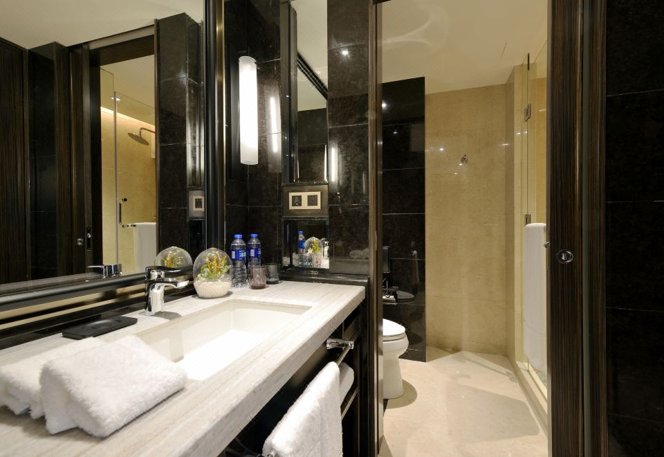 豪華湖景雙卧家庭套房（投屏電視）