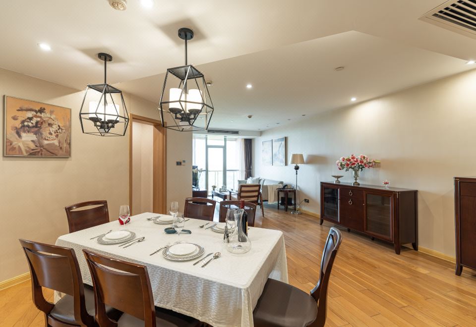 標準二室套房（洗烘一體機+衞洗麗+浴缸）