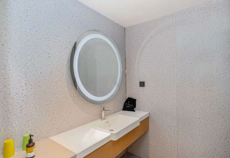 滨湖别墅两室一厅+露天烧烤场地+家庭影音