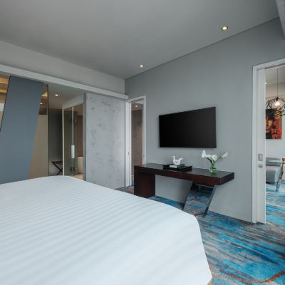 行政套房，配備 1 張特大床，可欣賞公園景觀 鉑爾曼迦卡達中心公園飯店優惠