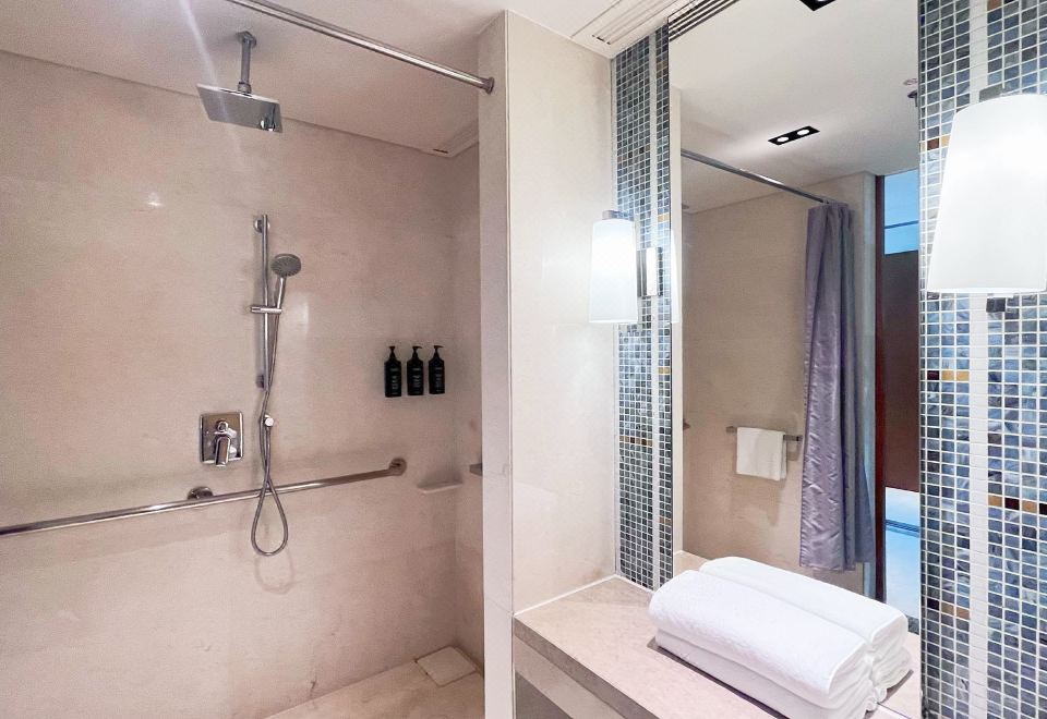 豪華大床房（僅淋浴）
