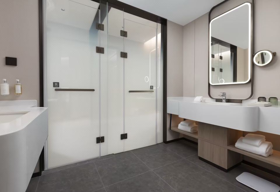 One Bedroom Suite City View