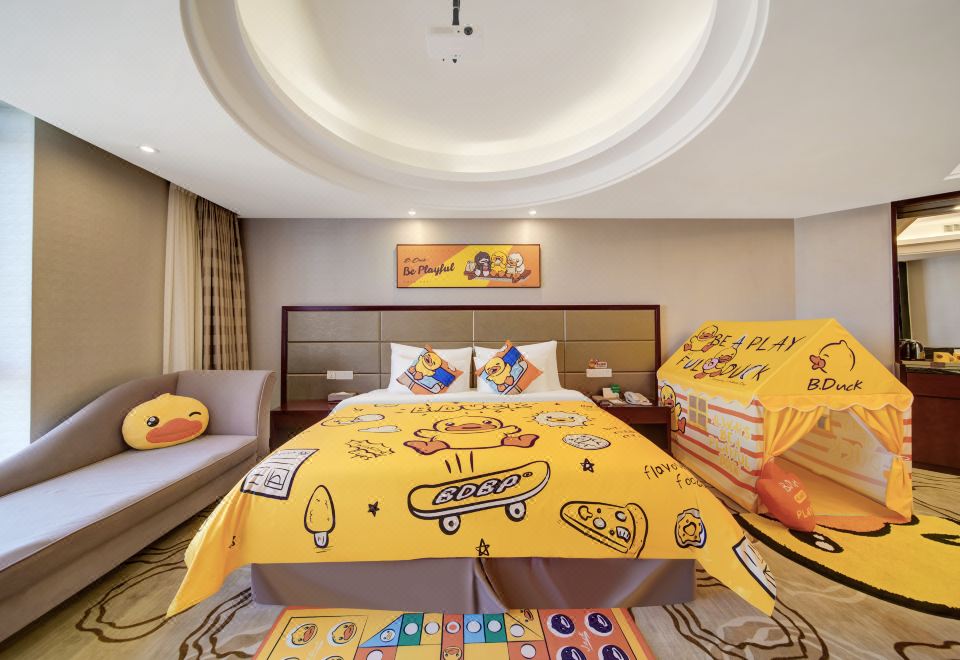 小黄鸭亲子大床房（浴缸+小冰箱）
