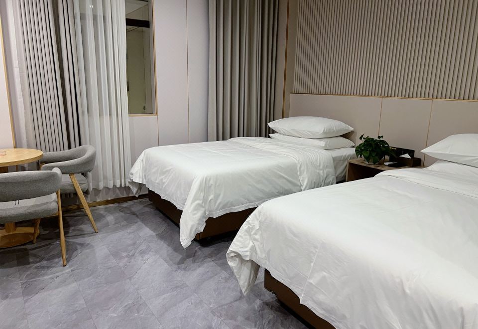 M Hotel (Bai Sheng Shopping Center)Superior Sleep Well Twin Room