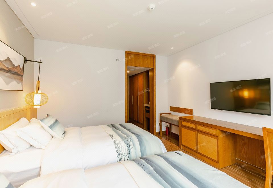 HongYa Minjiang Donghu Wawu Mountain Hot Spring Resort HotelStandard Room (1F)