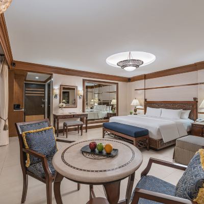 Honeymoon Suite
