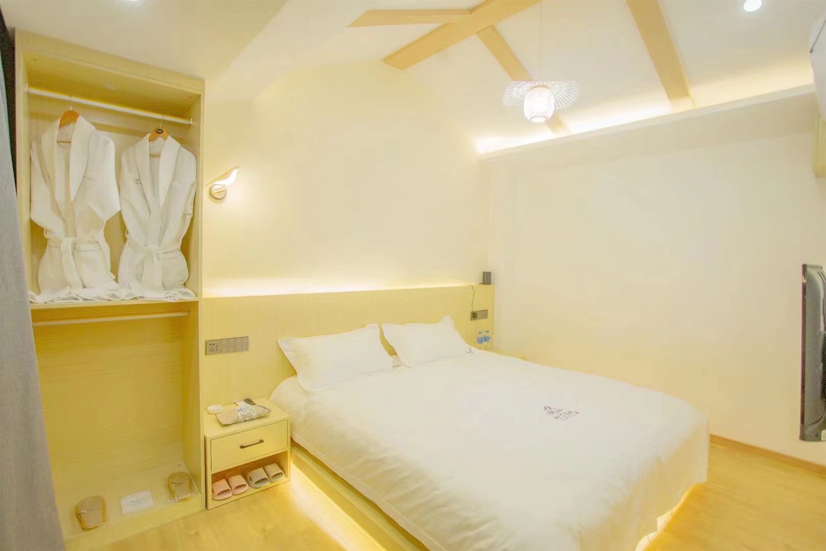 特惠阳光大床房