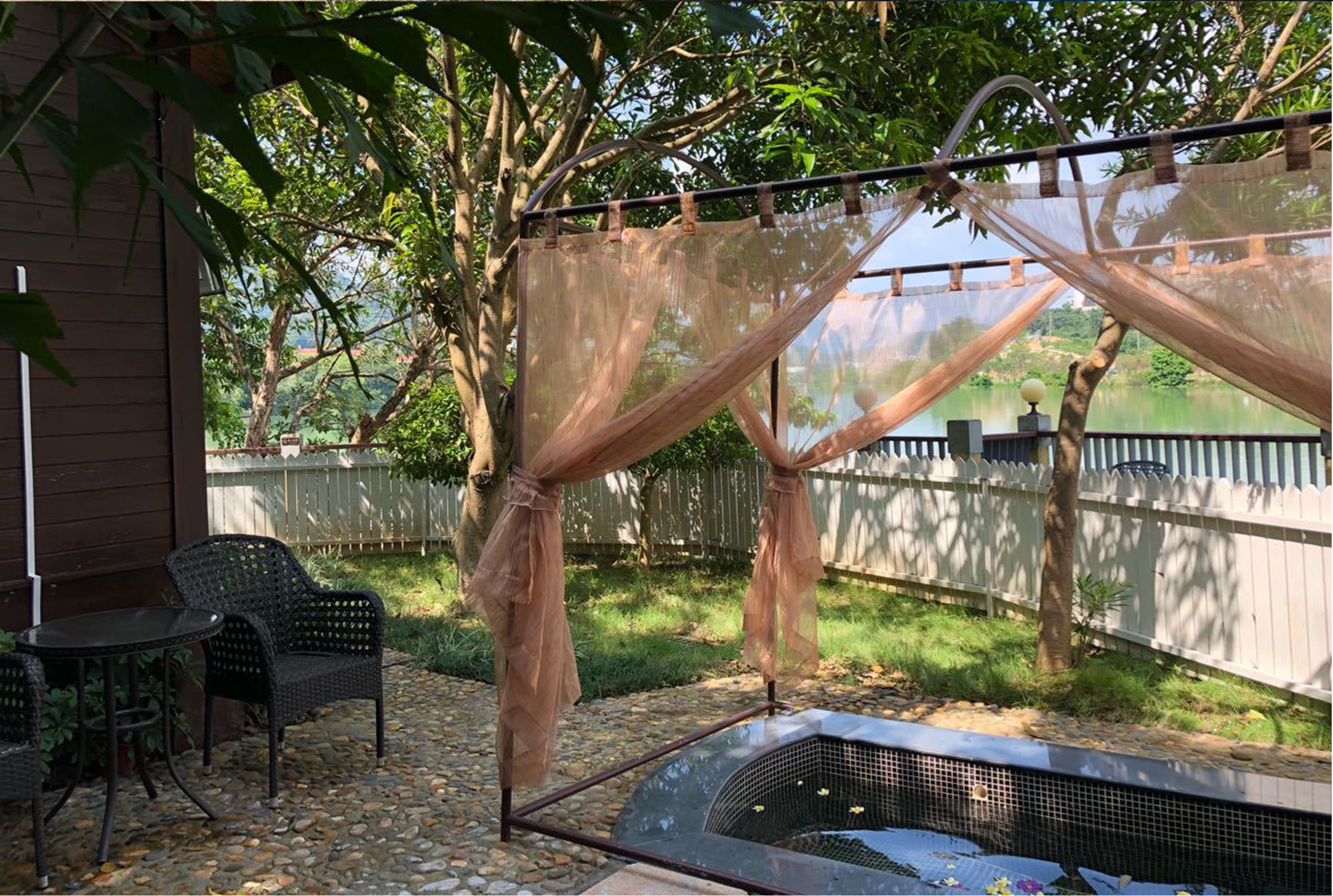 河景瑞士木屋房|独立温泉池