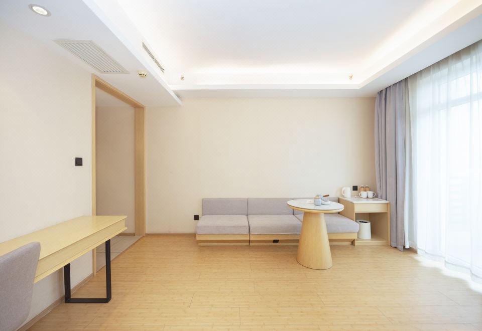 套房（露臺+65寸投屏電視+分體空調+地暖）