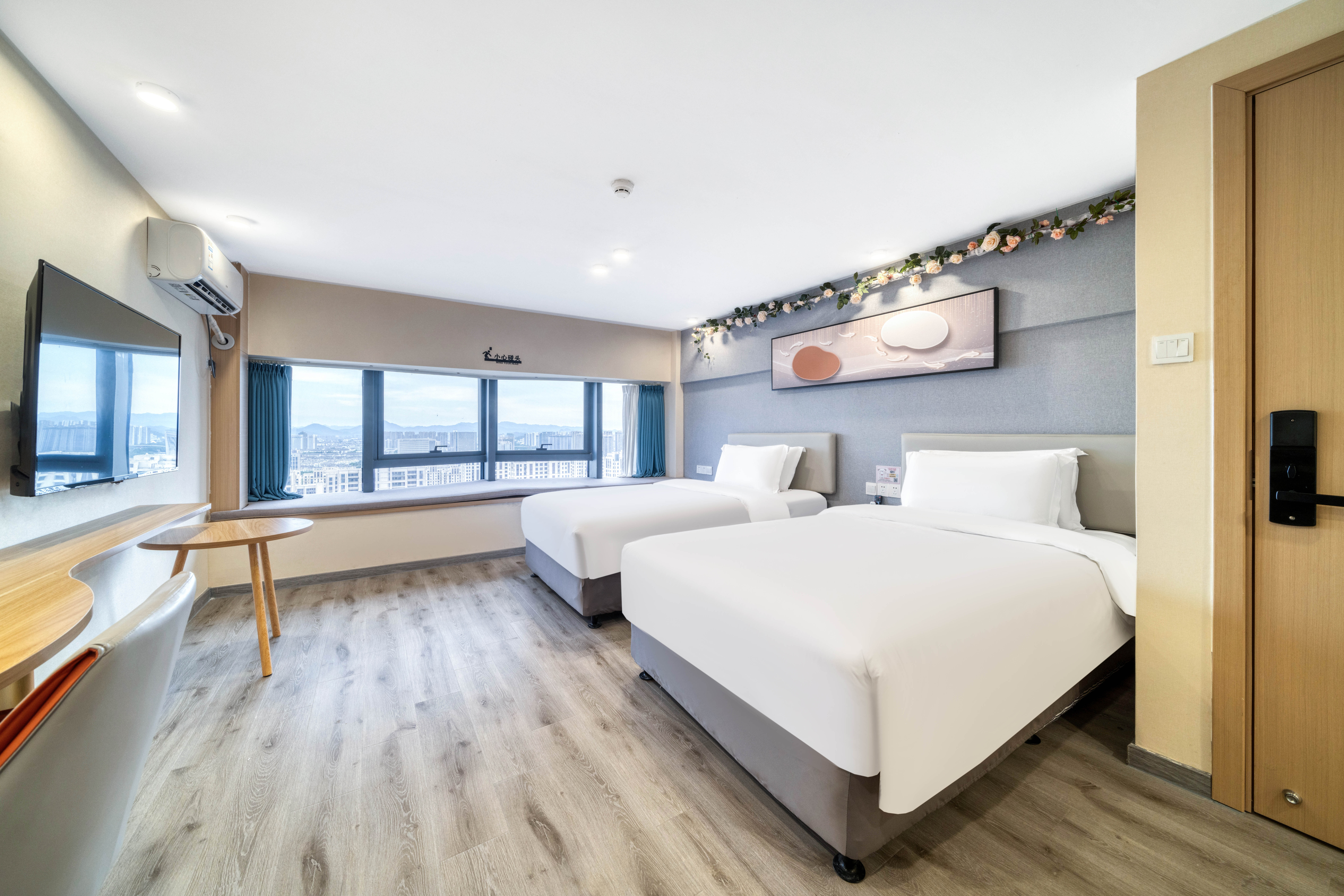 城景飘窗商务双床房