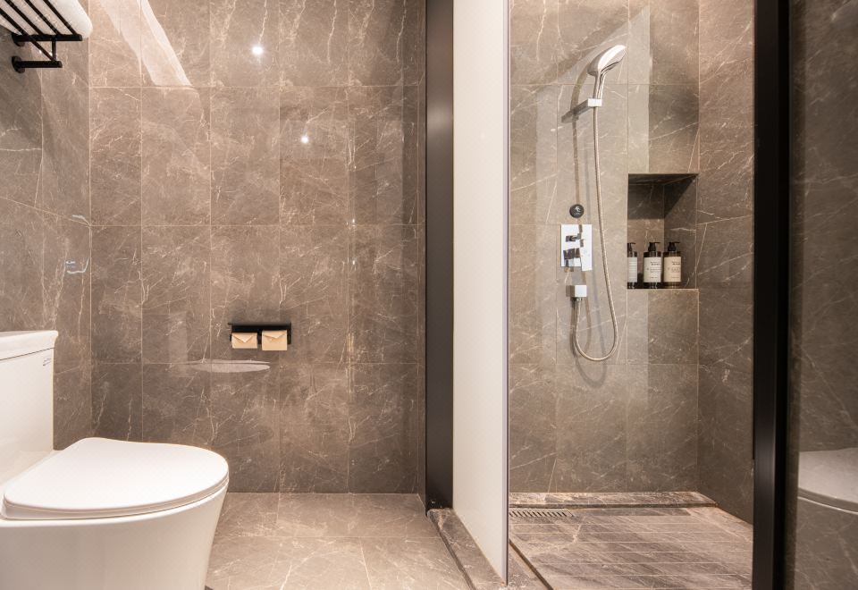 轻奢和悦大床房（智能投屏+小冰箱+小枱灯）