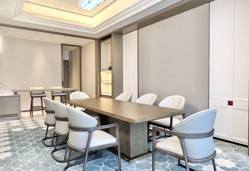 至尊景观套房（超大会客厅+胶囊Coffee机+戴森吹风机+主客双衞浴）