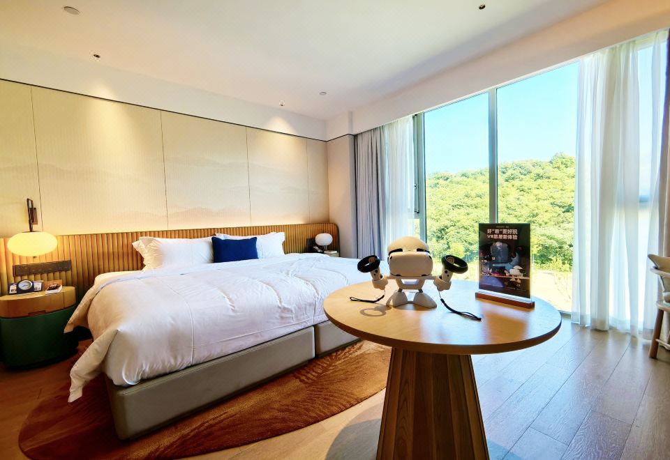 VR特色高级大床房（沉浸式VR观影+沉浸游戏）