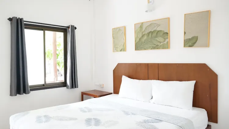 ห้องเตียงใหญ่ พร้อมระเบียง