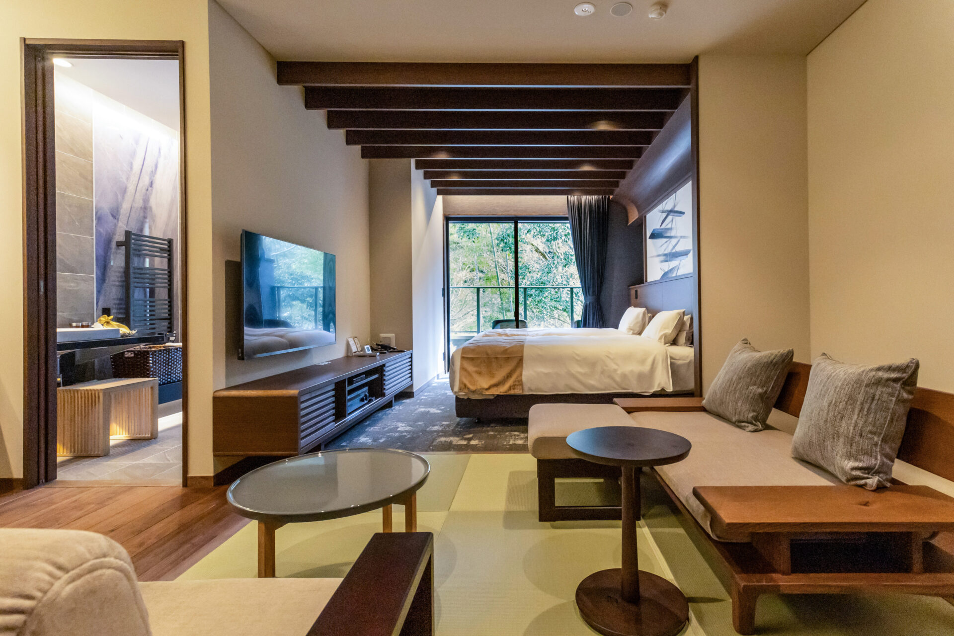 豪华套房山华河景房