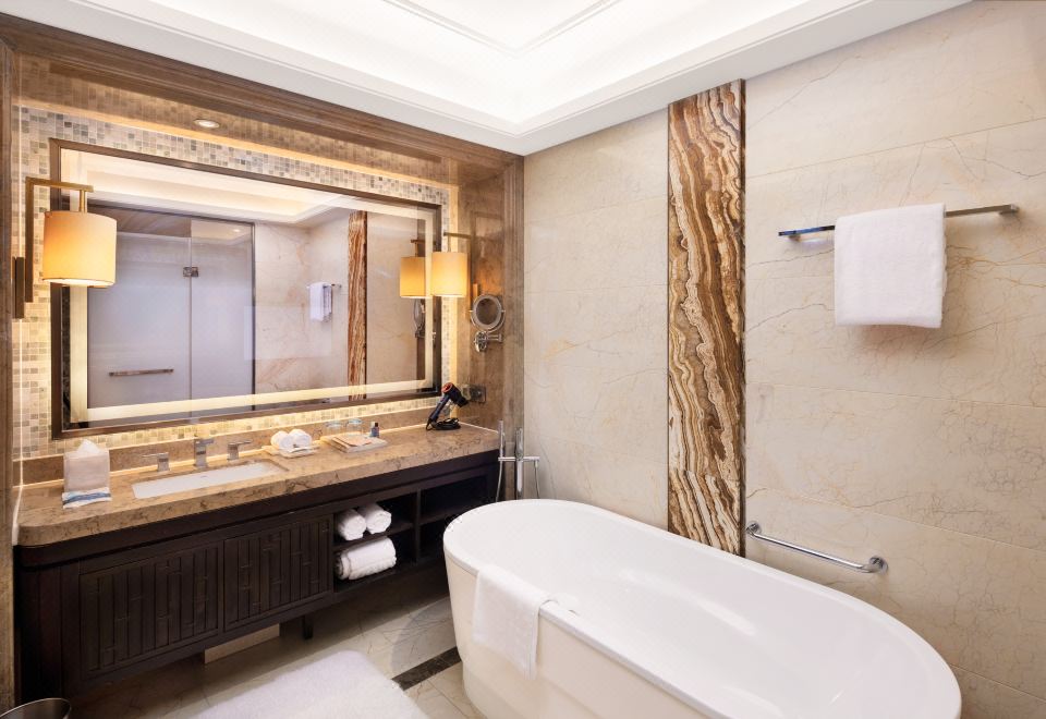 The Westin QingdaoRenewal Room，Single Bed Ocean View, Club Lounge Access, High Floor, 50th Floor And Above, Room