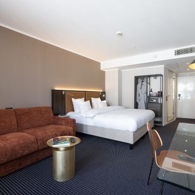 Junior Suite incl. Lounge Access The Square Promo Code