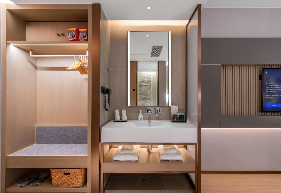 豪华大床房（智能客控,电视投屏，慕思床垫）